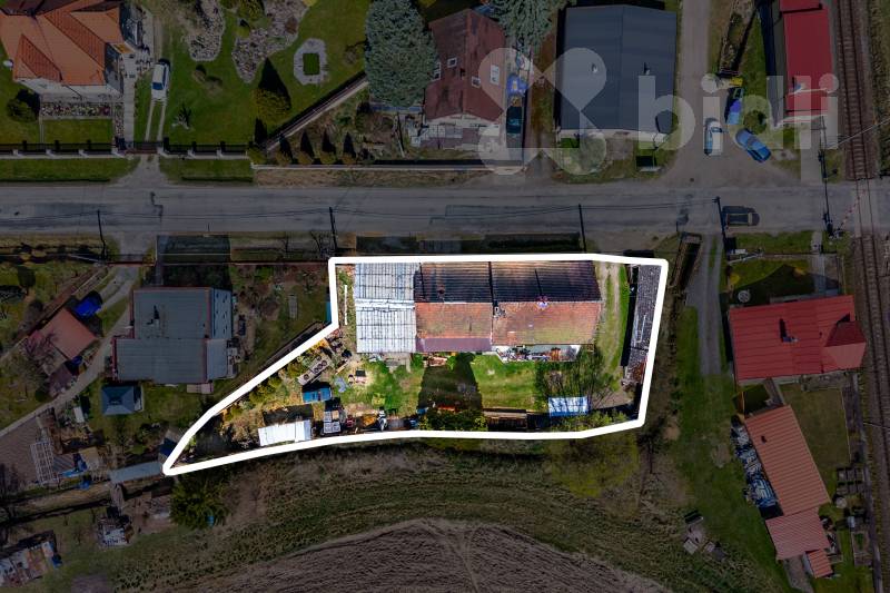 Prodej rodinného domu se zařízenou autodílnou - Zastávka u Přeštic