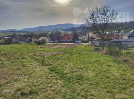 Prodej pozemku 1537 m2 v obci Levín u Berouna | Prodej - pozemek pro bydlení, 1 537 m²