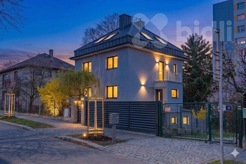 Rodinný dům s výjimečným potenciálem v Praze 10 - Strašnice, pozemek 812 m2