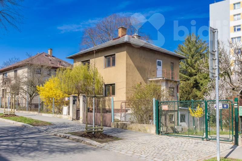 Rodinný dům s výjimečným potenciálem v Praze 10 - Strašnice, pozemek 812 m2