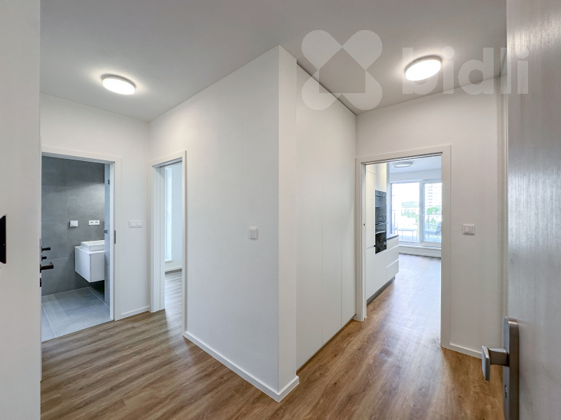 Pronájem, 2+kk 51 m2, terasa 22 m2, sklep, garážové stání, Lorencova, Zlín