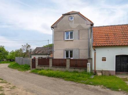 Rodinný dům před rekonstrukcí 4+1, ul. Višňová, Dolní Bojanovice | Prodej - dům/vila, 127 m²