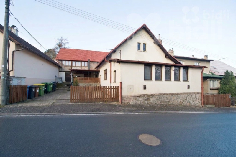 Soubor nemovitostí : RD 140 m2 + objekt 194 m2