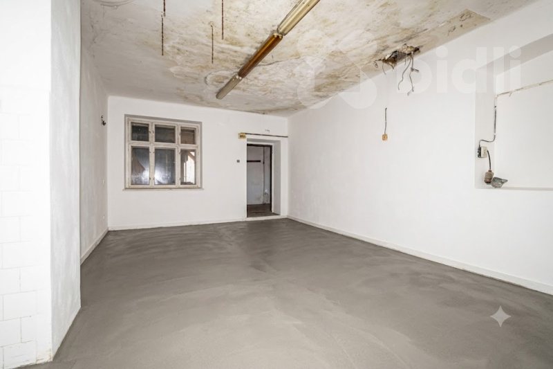 Soubor nemovitostí : RD 140 m2 + objekt 194 m2