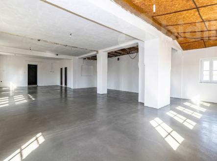 Soubor nemovitostí : RD 140 m2 + objekt 194 m2 | Prodej - dům/vila, 140 m²