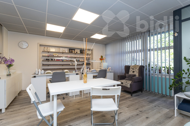 Prodej zavedeného nehtového studia, 44 m2, Kettnerova, Praha 5 - Stodůlky, metro B Luka