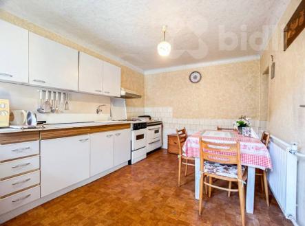 Prodej RD v Hovoranech | Prodej - dům/vila, 270 m²