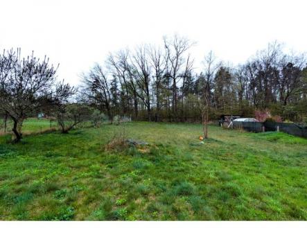 Vytvořte si rodinné víkendové útočiště - pozemek 750 m² v Pyšelích s možností stavby | Prodej - pozemek, zahrada, 815 m²