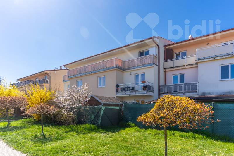 Prodej bytu 90,9 m2 s terasou 36,2 m2 a parkovacím stáním v Nehvizdech