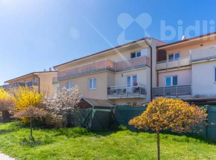 Prodej bytu 90,9 m2 s terasou 36,2 m2 a parkovacím stáním v Nehvizdech | Prodej bytu, 3+1, 91 m²