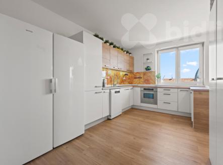 Prodej bytu 90,9 m2 s terasou 36,2 m2 a parkovacím stáním v Nehvizdech | Prodej bytu, 3+1, 91 m²