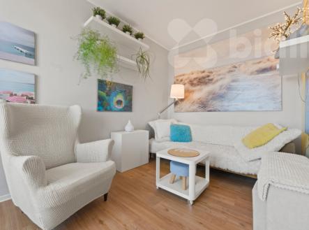 Prodej bytu 90,9 m2 s terasou 36,2 m2 a parkovacím stáním v Nehvizdech | Prodej bytu, 3+1, 126 m²