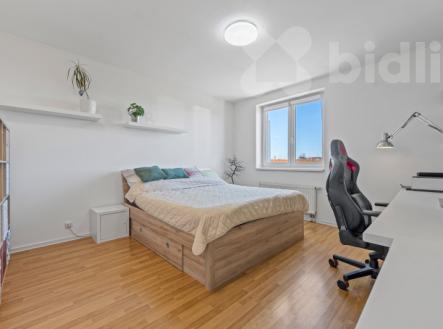 Prodej bytu 90,9 m2 s terasou 36,2 m2 a parkovacím stáním v Nehvizdech | Prodej bytu, 3+1, 126 m²