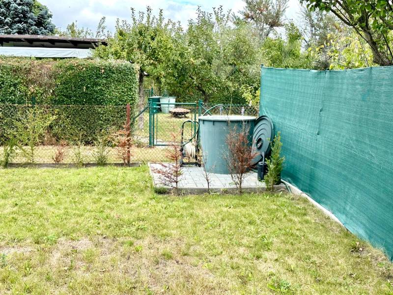 Prodej zahrady 298 m2 s chatkou - Pardubice, Nové Jesenčany