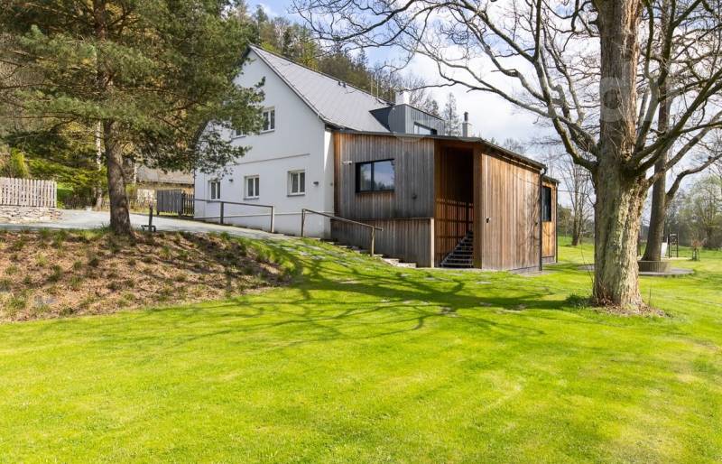Prodej zrekonstruované vily Vivenot, 381 m2, pozemek 3 106 m2, Malá Morávka, pohoří Jeseníky