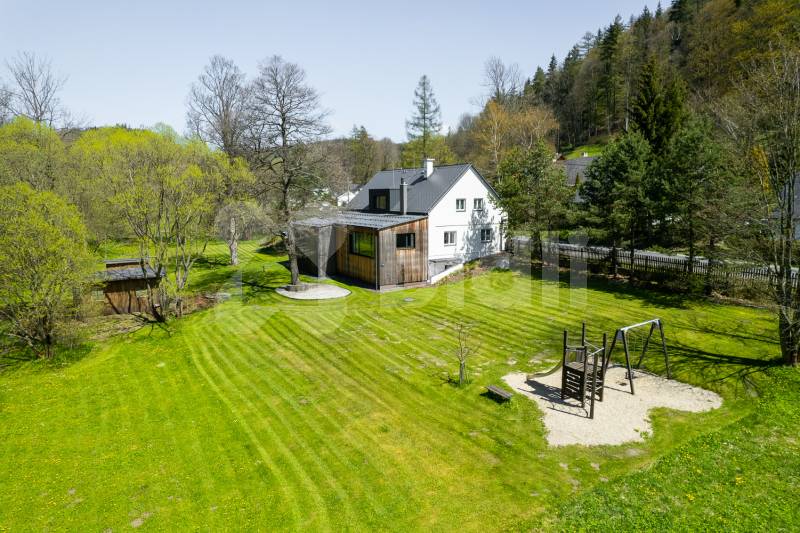 Prodej zrekonstruované vily Vivenot, 381 m2, pozemek 3 106 m2, Malá Morávka, pohoří Jeseníky