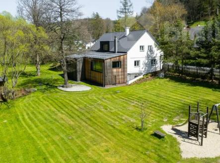 Prodej zrekonstruovaného penzionu 381 m2 a pozemků 3 106 m2, Malá Morávka, pohoří Jeseníky | Prodej - penzion, 370 m²