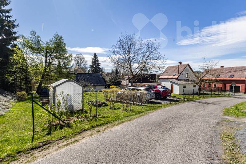 Dům se stavební parcelou - bydlení i investice v Dalešicích