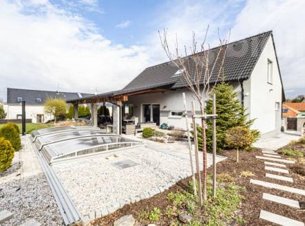 Prodej rodinného domu 4+kk + prostor pro podnikání, 320 m2, pozemek 981 m2, Stehelčeves, okr. Kladno | Prodej - dům/vila, 318 m²