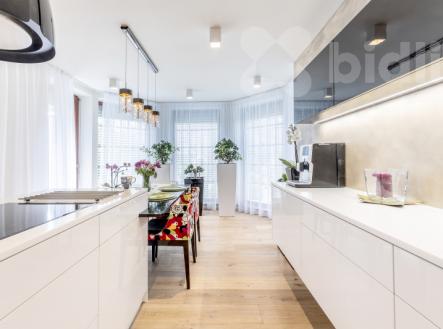 Rodinný dům s duší a pohádkovou zahradou v srdci lázeňských Poděbrad | Prodej - dům/vila, 195 m²
