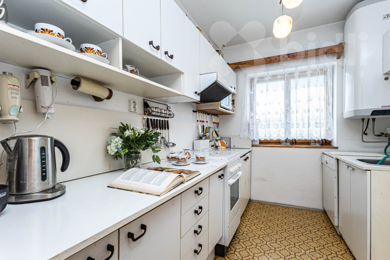 Chata 97 m² s velkým pozemkem 2 313 m², Dům 78 m² Straky