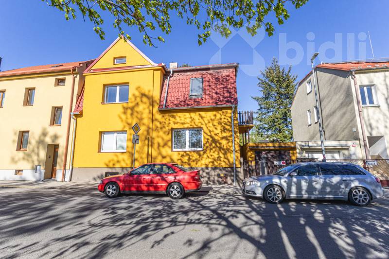 VÍCEGENERAČNÍ BYDLENÍ - DŮM SE 3 BYTOVÝMI JEDNOTKAMI, PŘEROV