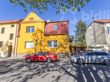 VÍCEGENERAČNÍ BYDLENÍ - DŮM SE 3 BYTOVÝMI JEDNOTKAMI, PŘEROV | Prodej - dům/vila, 300 m²