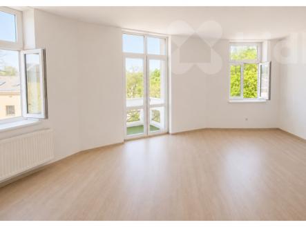 Prostorný byt 3+1 po kompletní rekonstrukci s balkonem a zahradou v blízkosti centra Přerova | Pronájem bytu, 3+kk, 95 m²