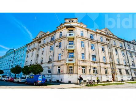 Prostorný byt 3+1 po kompletní rekonstrukci s balkonem a zahradou v blízkosti centra Přerova | Pronájem bytu, 3+kk, 95 m²