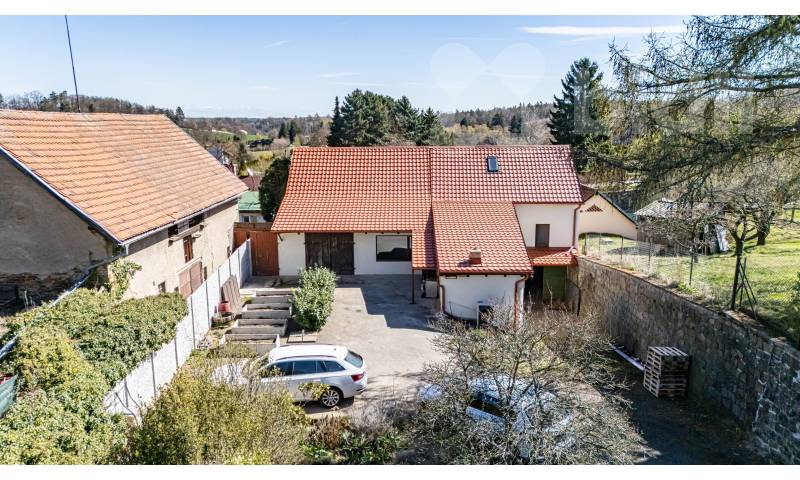 Soubor nemovitostí : RD 140 m2 + objekt 194 m2