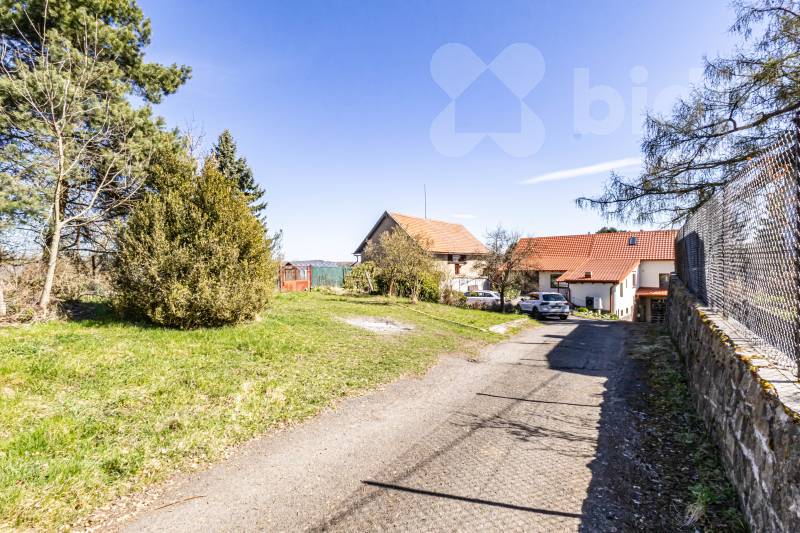 Soubor nemovitostí : RD 140 m2 + objekt 194 m2