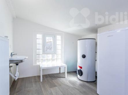 Soubor nemovitostí : RD 140 m2 + objekt 194 m2 | Prodej - komerční objekt, výroba, 235 m²
