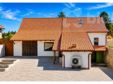 Soubor nemovitostí : RD 140 m2 + objekt 194 m2 | Prodej - komerční objekt, výroba, 235 m²