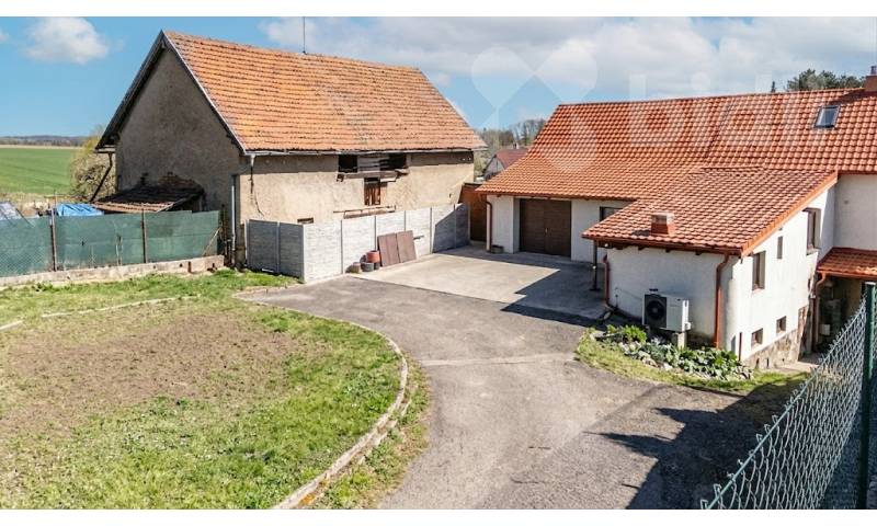 Soubor nemovitostí : RD 140 m2 + objekt 194 m2