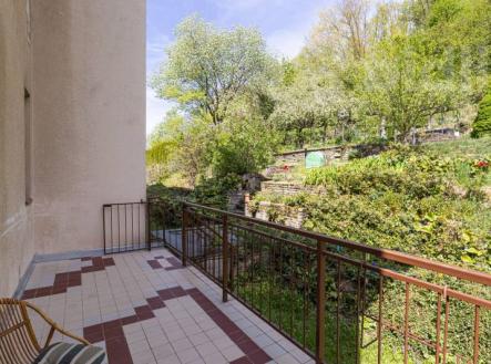 Polovina vily - byt 6+1,  půda, garáž, zahrada | Prodej bytu, 6+1, 189 m²