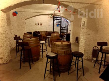 Pronájem restaurace / showroomu / obchodního prostoru Praha 5 | Pronájem - obchodní prostor, 77 m²