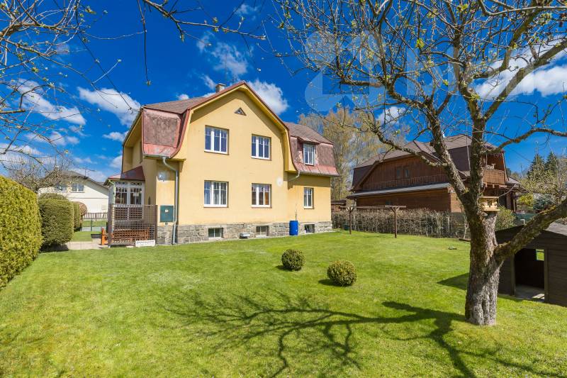 Zavedený penzion/dvougenerační vila s pozemkem 968m2, Kašperské Hory