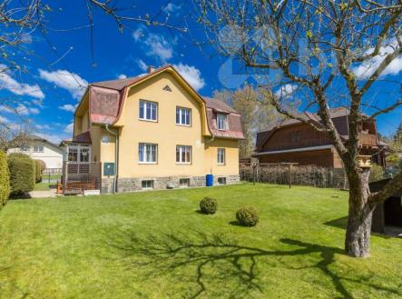 Zavedený penzion/dvougenerační vila s pozemkem 968m2, Kašperské Hory | Prodej - dům/vila, 300 m²