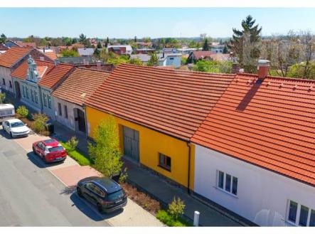Výjimečná usedlost v Sadské - rodinné bydlení s velkou půdou a zahradou a potenciálem rozšíření | Prodej - dům/vila, 100 m²