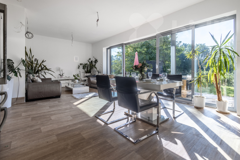 Prodej moderní novostavby 5+kk 134 m2 , pozemek 480 m2; - Veleň, Praha-východ