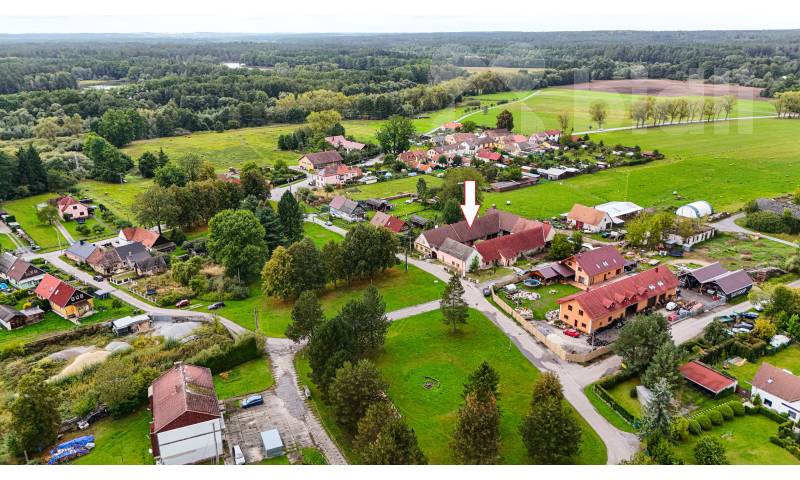 Prodej vesnického statku se dvěma domy 840 m2, pozemek 2253 m2,Byňov u Nových Hradů