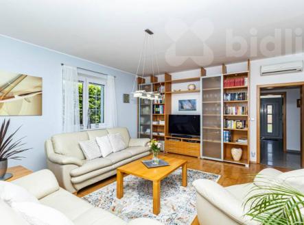 Moderní přízemní dům 3+1 bazén, fotovoltaika, dvojgaráž - Skrbeň | Prodej - dům/vila, 165 m²