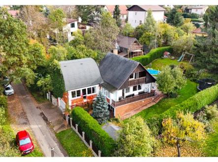Zvole u Prahy,energeticky soběstačný dům 6+1e saunou a bazénem, vzrostlá zahrada, pozemek 813 m2 | Prodej - dům/vila, 280 m²