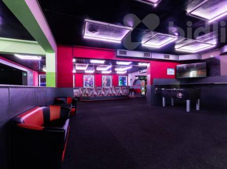 Prodej jedinečného komerčního objektu 600 m² s rozsáhlým pozemkem v Uhlířských Janovicích | Prodej - komerční objekt, jiný, 600 m²