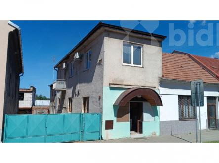 Prodej domu v centru Koryčan - 3 bytové jednotky pro investici i podnikání | Prodej - dům/vila, 107 m²