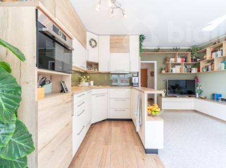 Pronájem zařízeného bytu 2+kk s lodžií a garáží - Praha, Troja | Pronájem bytu, 2+kk, 54 m²