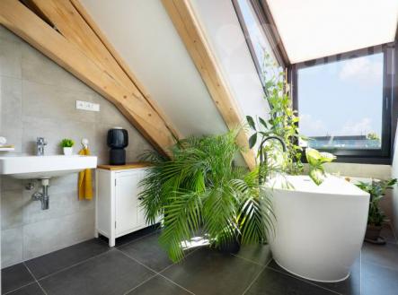 Exkluzivní podkrovní byt 3+kk v rezidenci Jinonický dvůr | Prodej - historický objekt, 8 484 m²