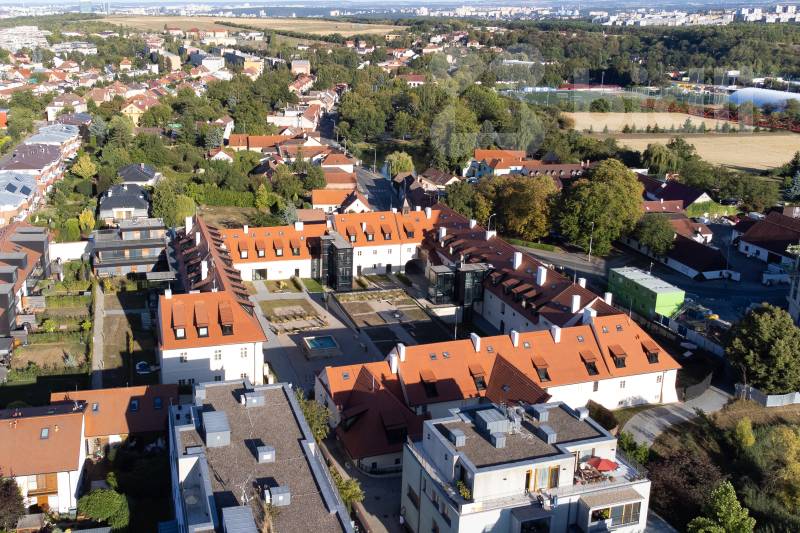 Exkluzivní podkrovní byt 3+kk v rezidenci Jinonický dvůr