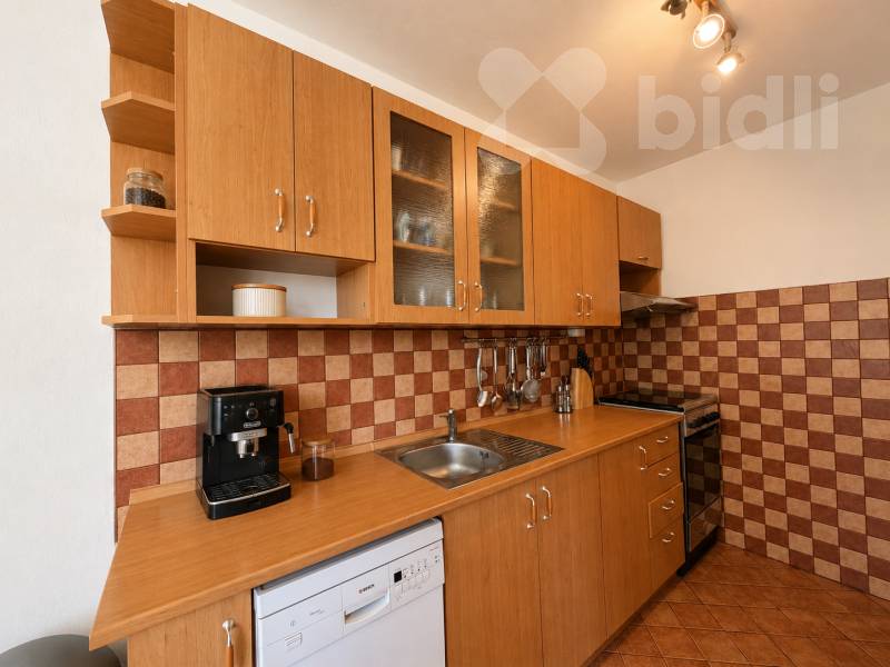 Pronájem bytu 3+1, 73 m² + zasklená lodžie 7 m², Praha 10 - Horní Měcholupy, ul. Parmská
