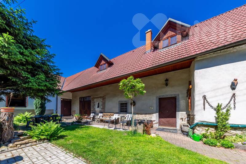Na prodej stylový venkovský dům s naprostým soukromím, Paračov
